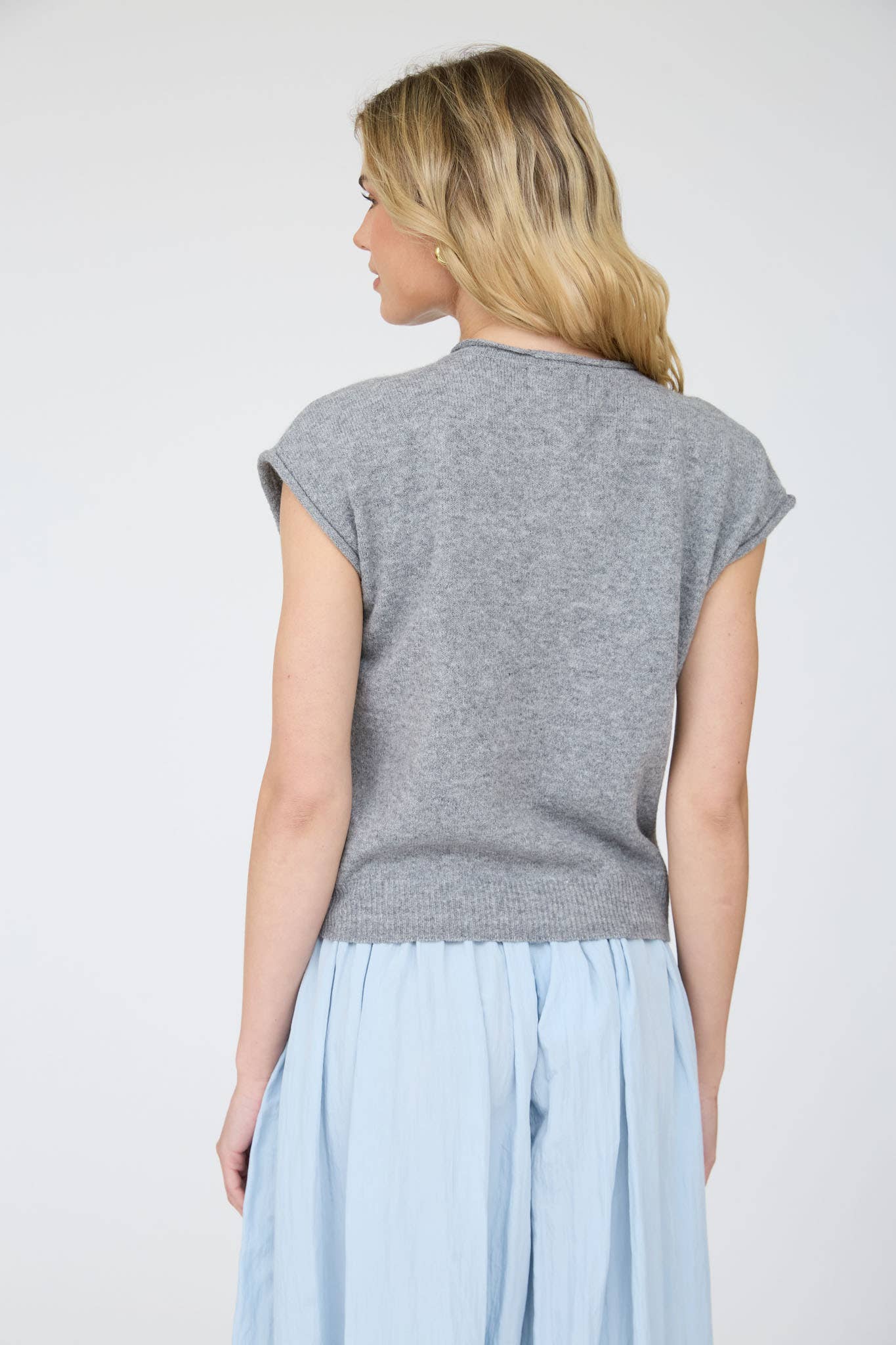 RAW EDGE SLEEVELESS LIGHTWEIGHT CARDIGAN