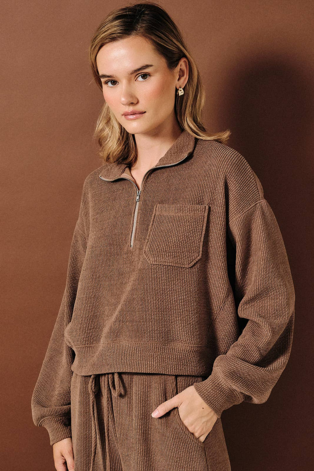 STAND COLLAR LONG SLEEVE PATCH POCKET HALF ZIP PULLOVER TOP