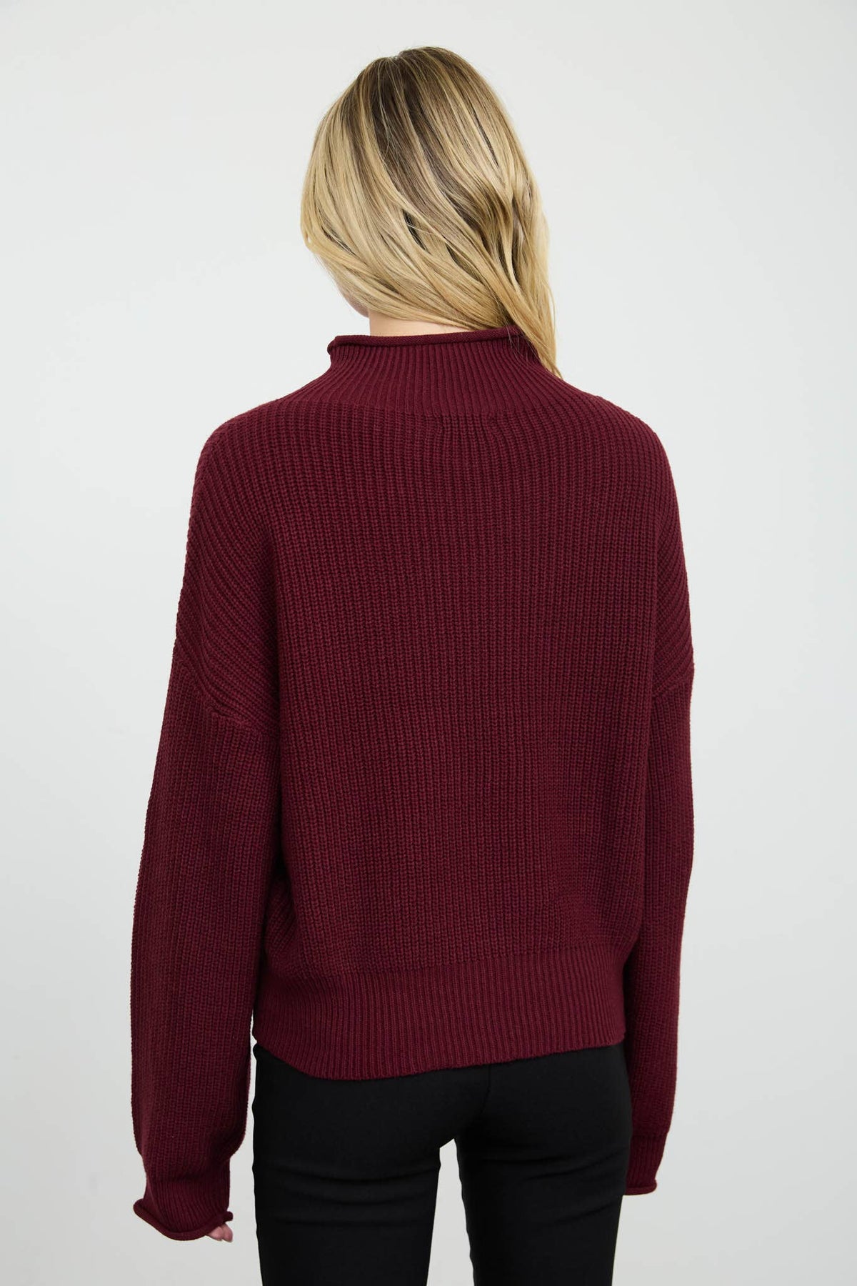 RIBBED ROLLED MOCK NECK CROPPED KNIT SWEATER