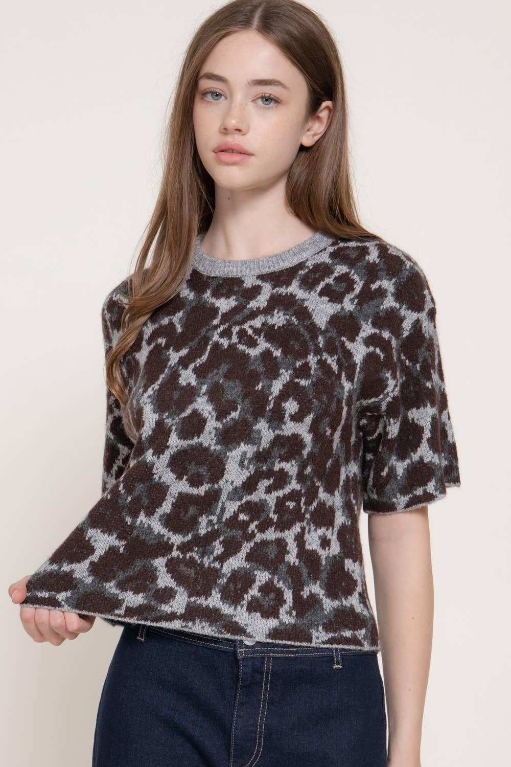 Short Sleeve Round Neck Leopard Jacquard Sweater Top
