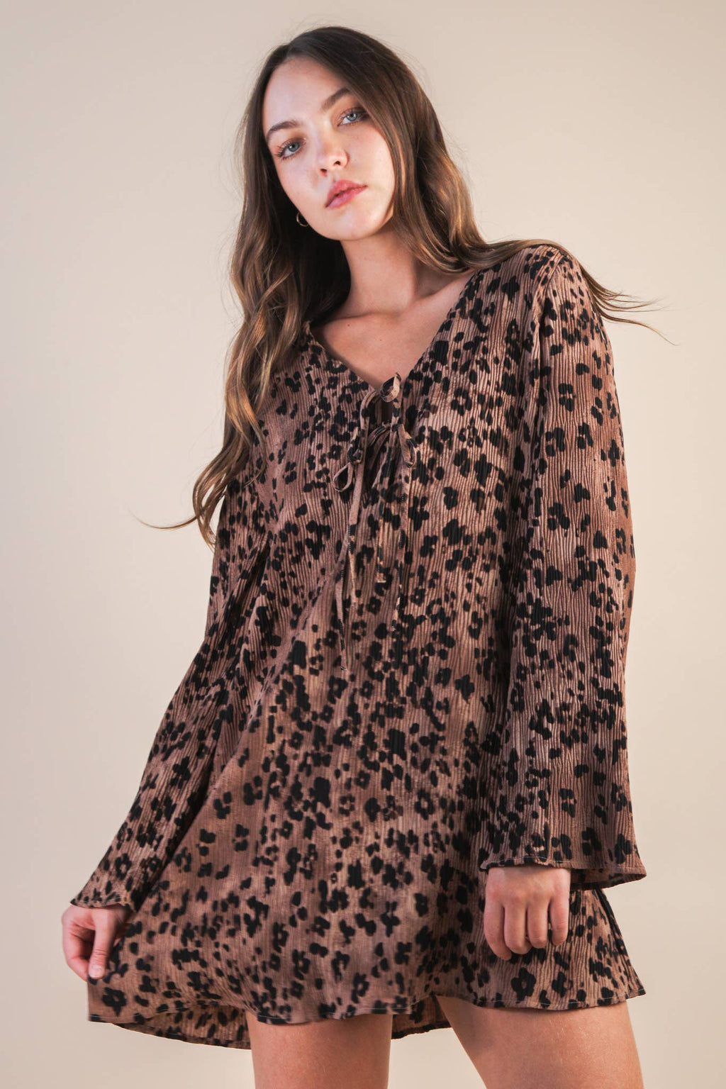 ND31903-Leopard Printed Pleated Mini Dress