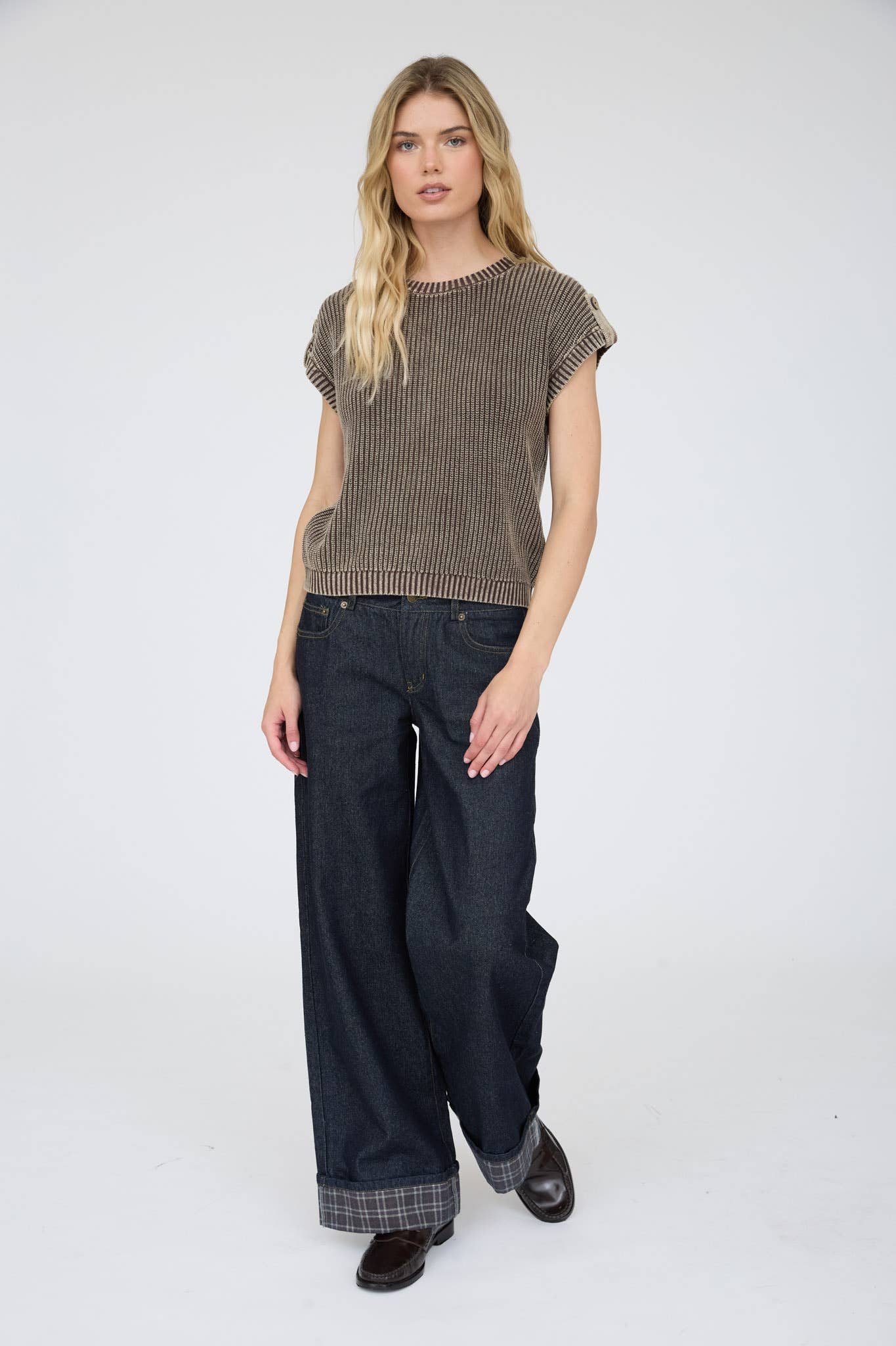 ACID WASHED TAB SLEEVE BACK BUTTON KNIT TOP
