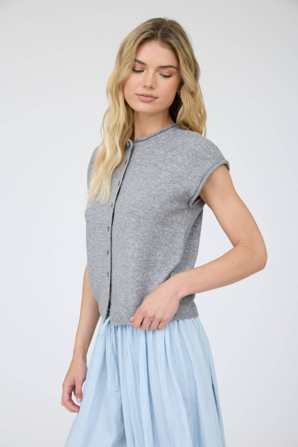 RAW EDGE SLEEVELESS LIGHTWEIGHT CARDIGAN