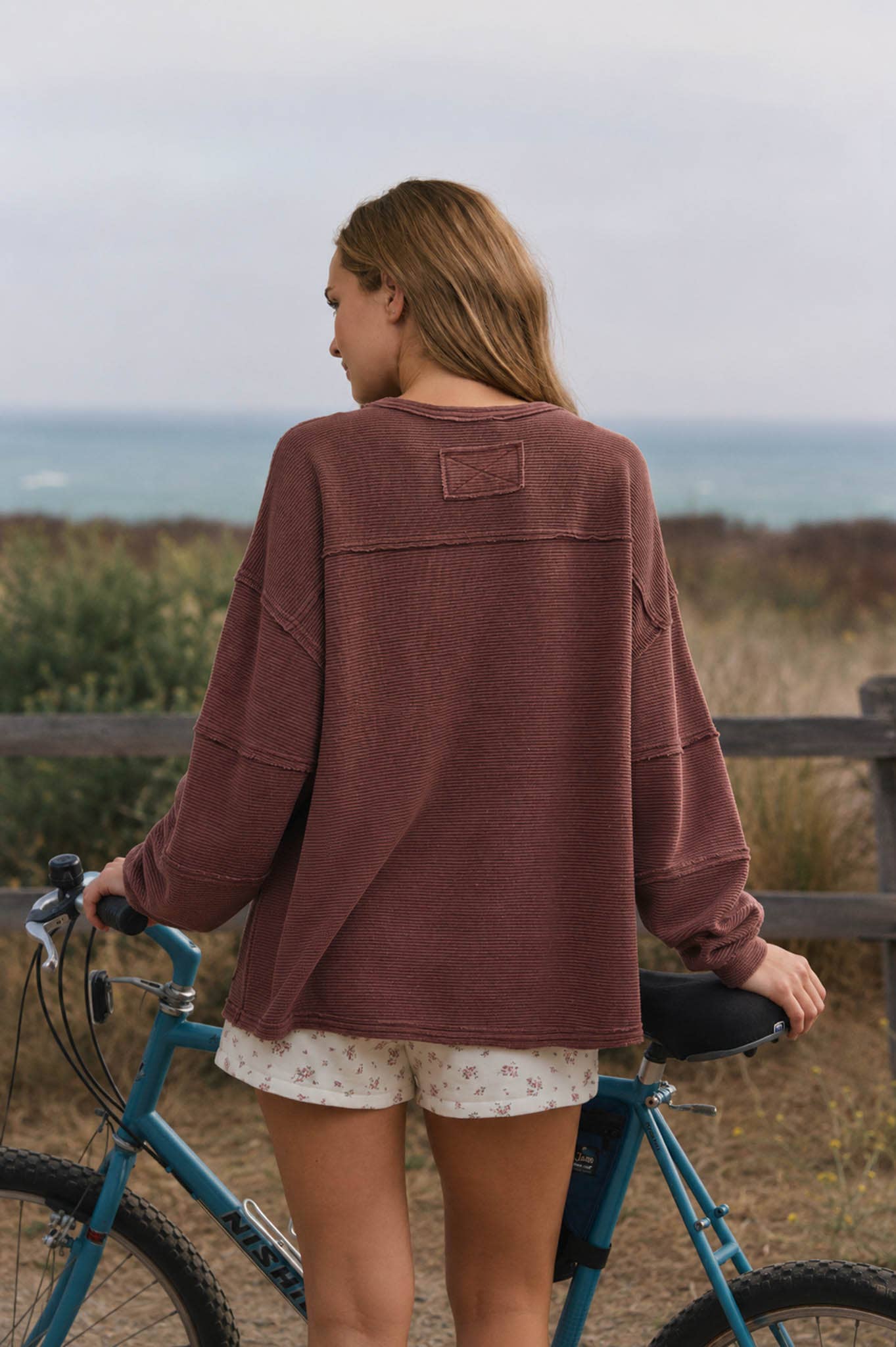EXPOSED SEAM DETAIL LONG SLEEVE KNIT TOP