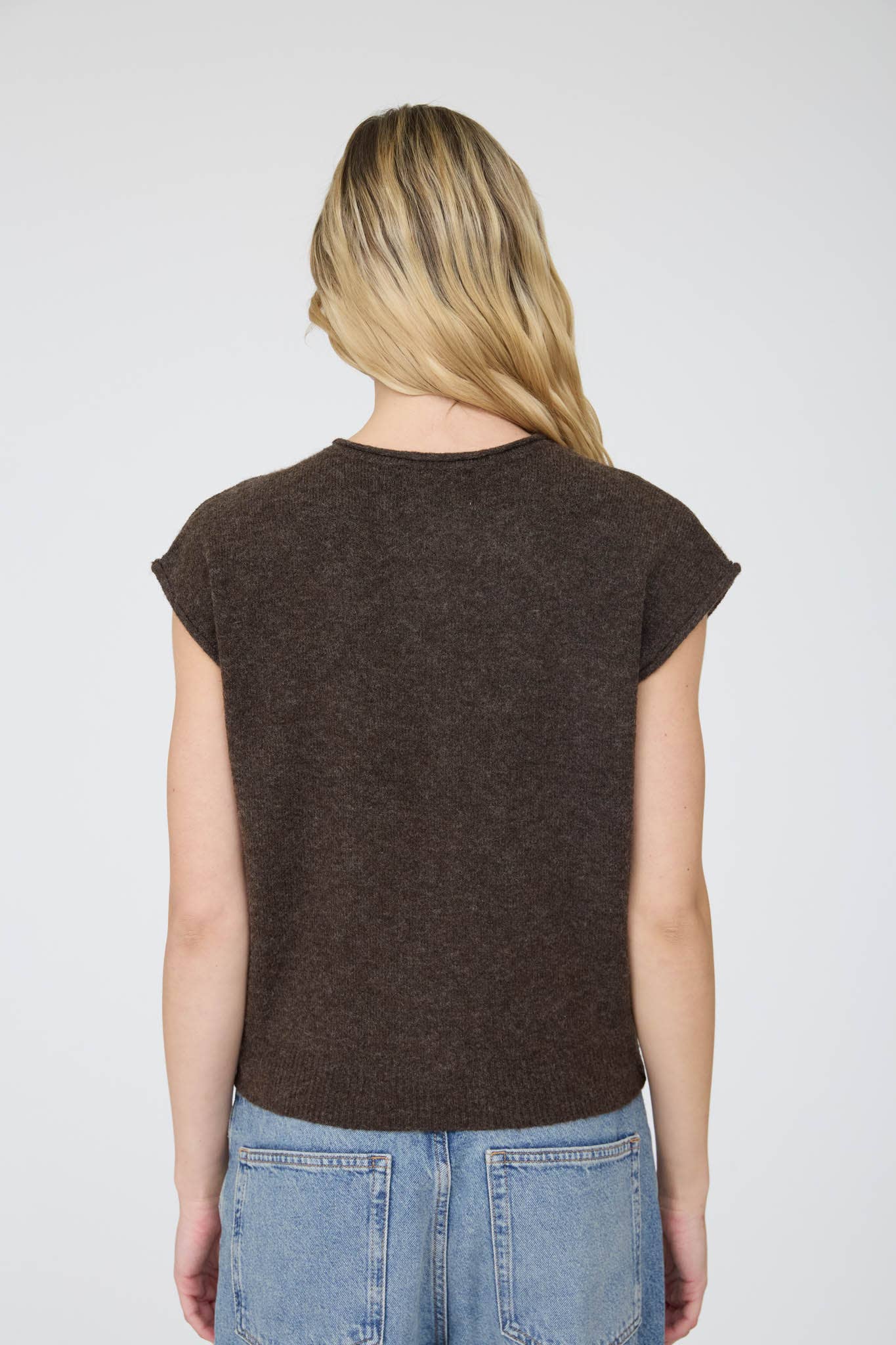 RAW EDGE SLEEVELESS LIGHTWEIGHT CARDIGAN