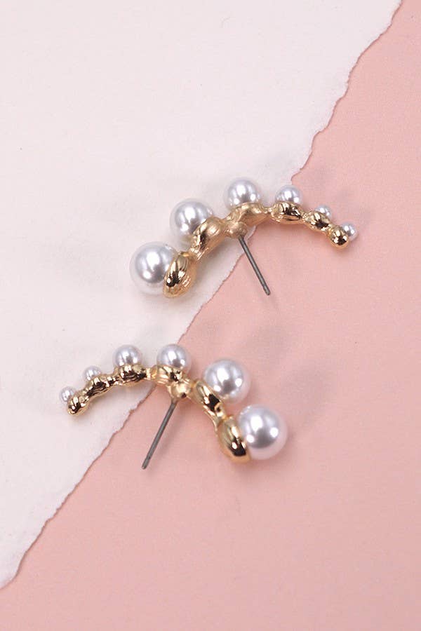 CRESCENT SHAPED PEARL CARTILAGE  EARRINGS