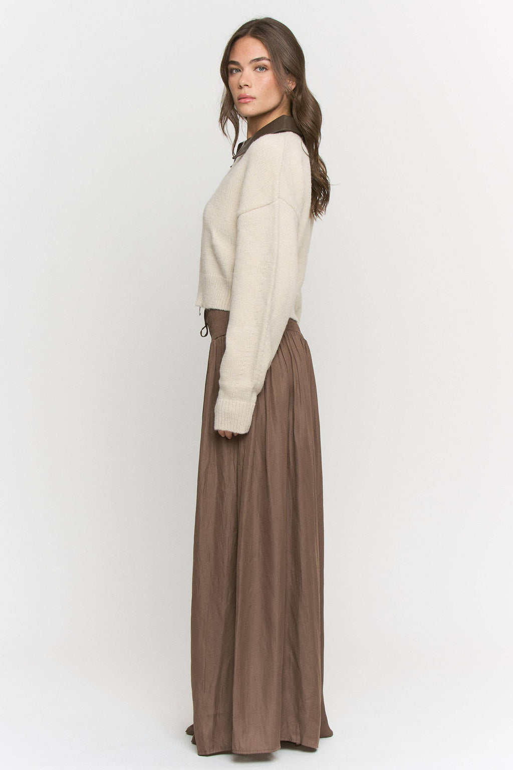 CONTRAST COLLAR ZIP-UP SWEATER