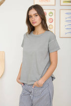 ROUND NECK SHORT SLEEVE EXPOSED SEAM KNIT TOP
