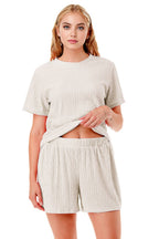 Solid color waved monochrome round neck top with shorts set