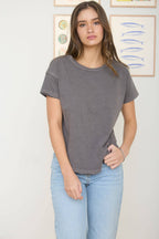 ROUND NECK SHORT SLEEVE EXPOSED SEAM KNIT TOP