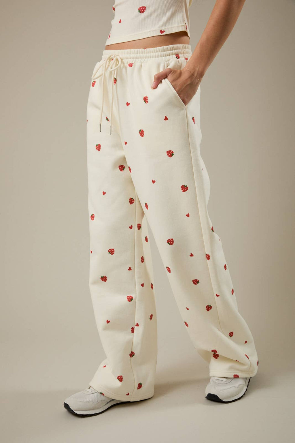 STRAWBERRY PRINT SWEATPANTS