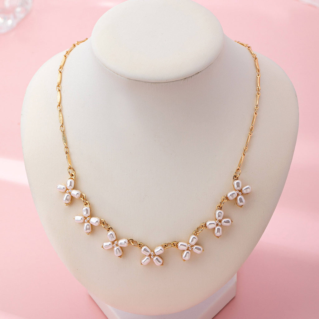 Charm Necklace-Delicate Pearl Flower | 80N92821