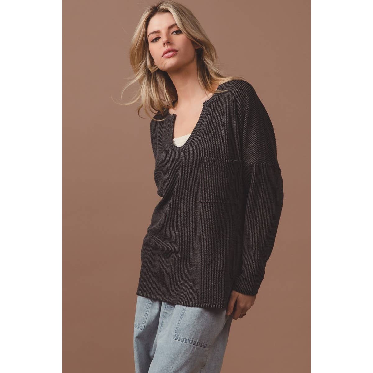 WAVY TWO TONE RIB NOTCH NECK PATCH POCKET TOP