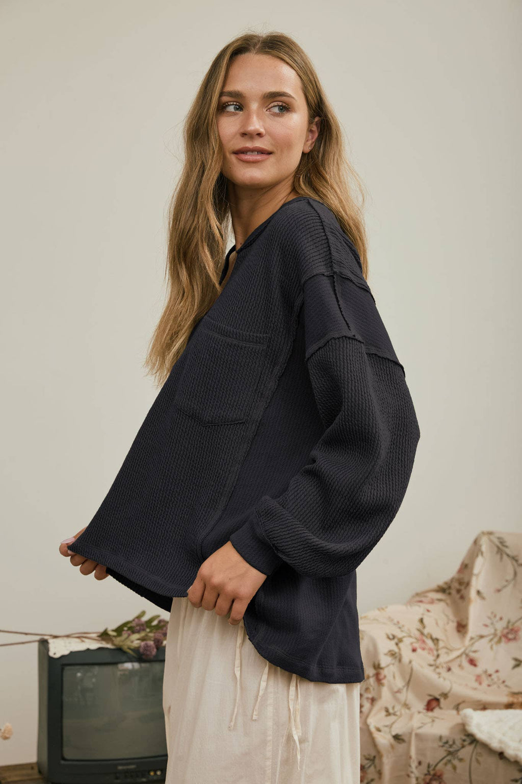 SPLIT NECK RAW EDGE LONG SLEEVE RIBBED KNIT TOP