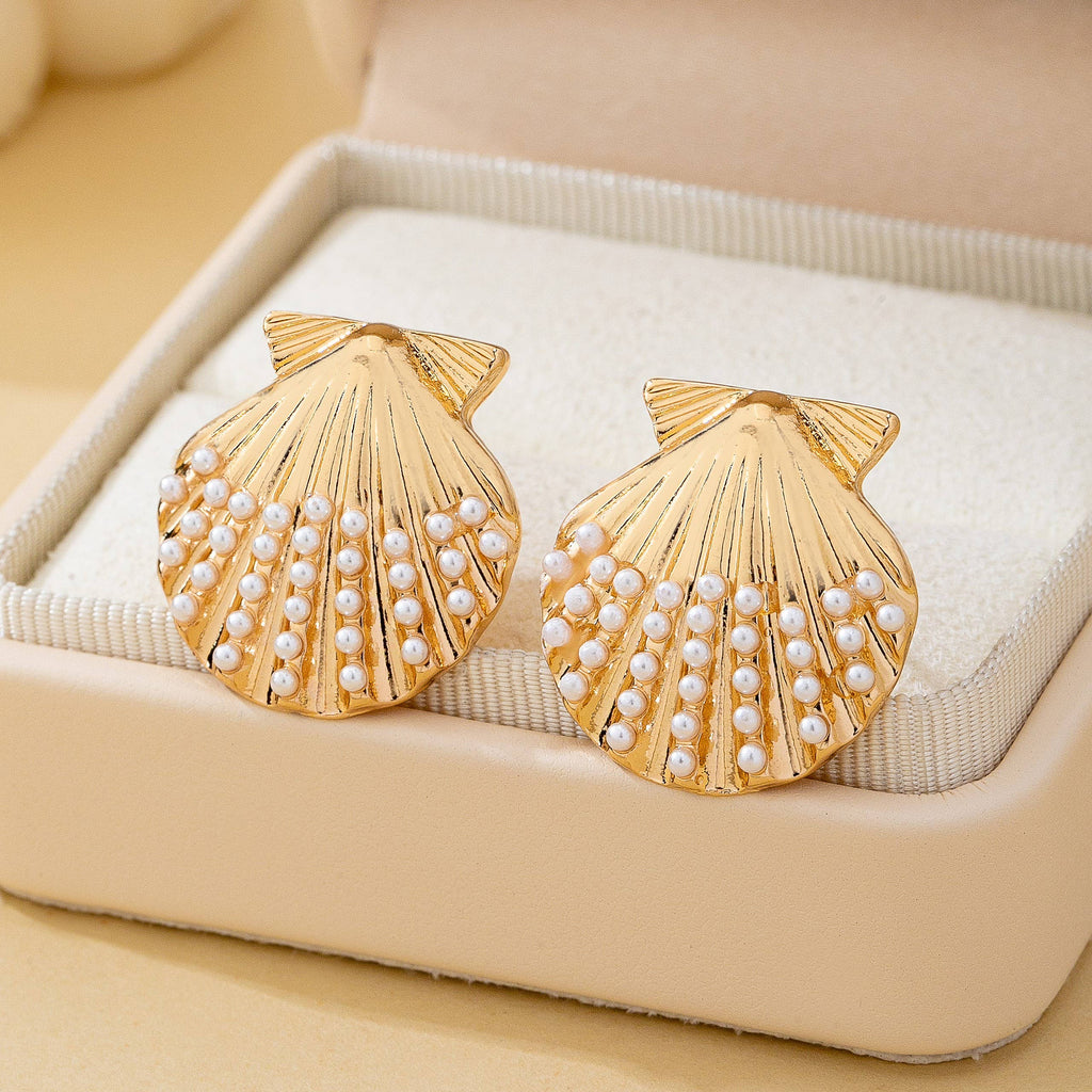 Scalloped Shell Pearl Stud Earrings | 80E62126