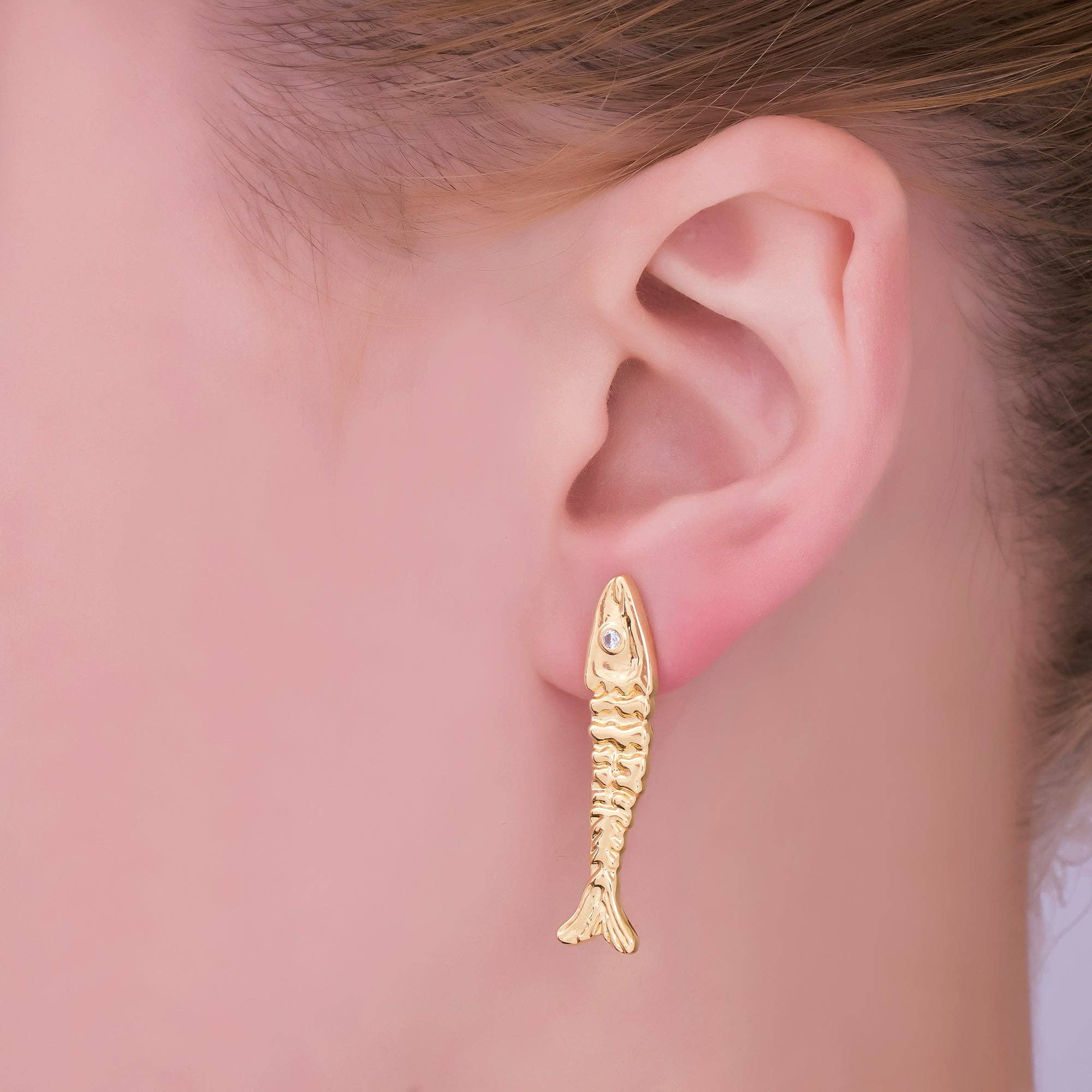 24K Gold Filled 35mm Clear CZ Hammered Fish Stud Earrings | AI549