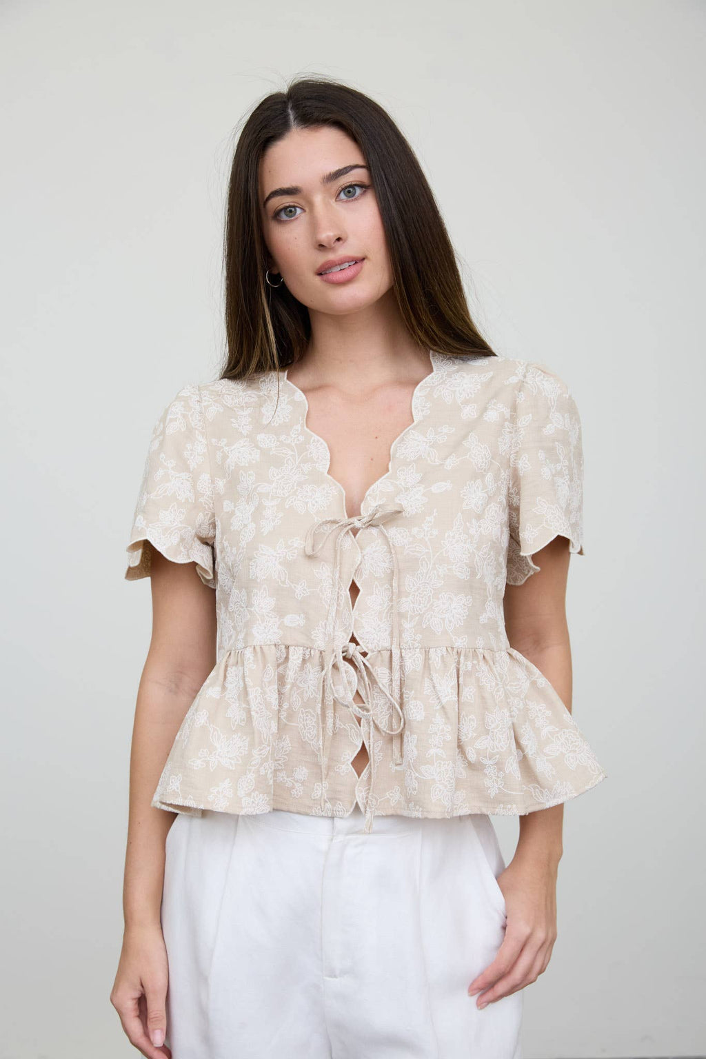 FLORAL EMBROIDERY FRONT TIE SCALLOPED PEPLUM TOP