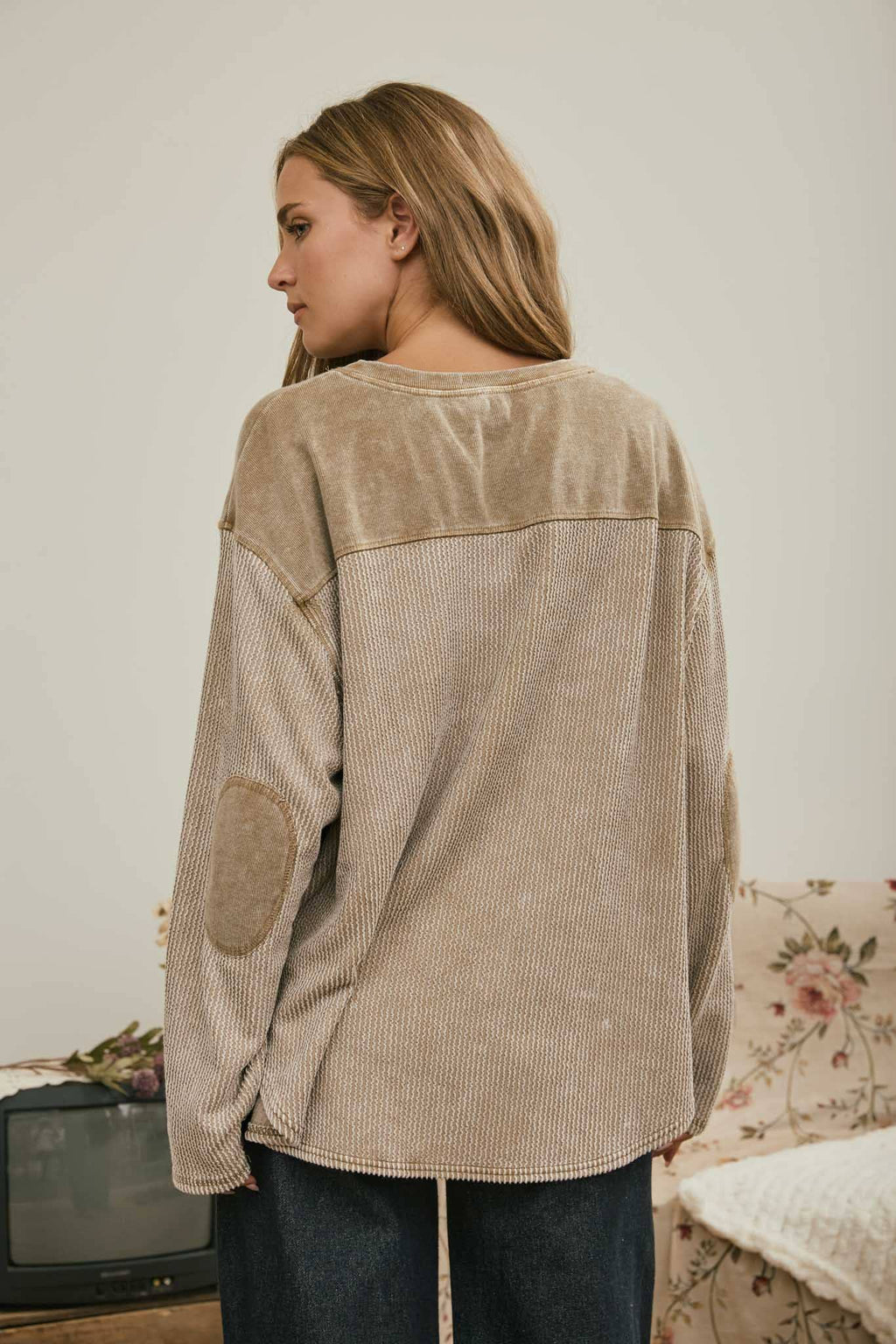 BOXY TEXTURED LONG SLEEVE WASHED KNIT TOP
