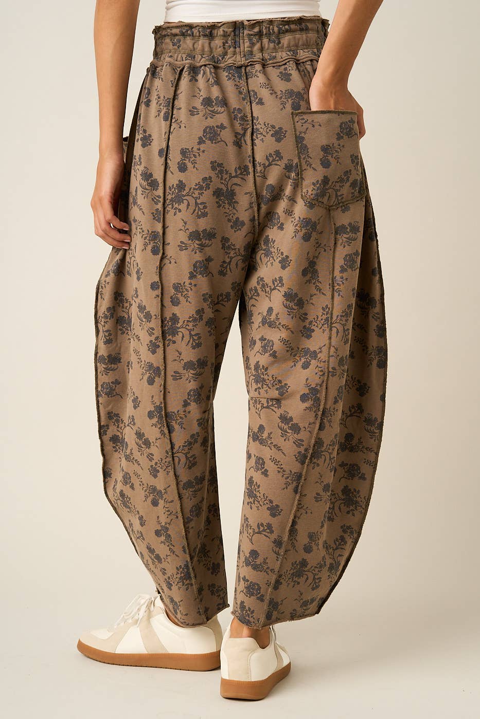 BLUE FLORAL PRINT SEAM DETAIL PULL ON BARREL PANTS