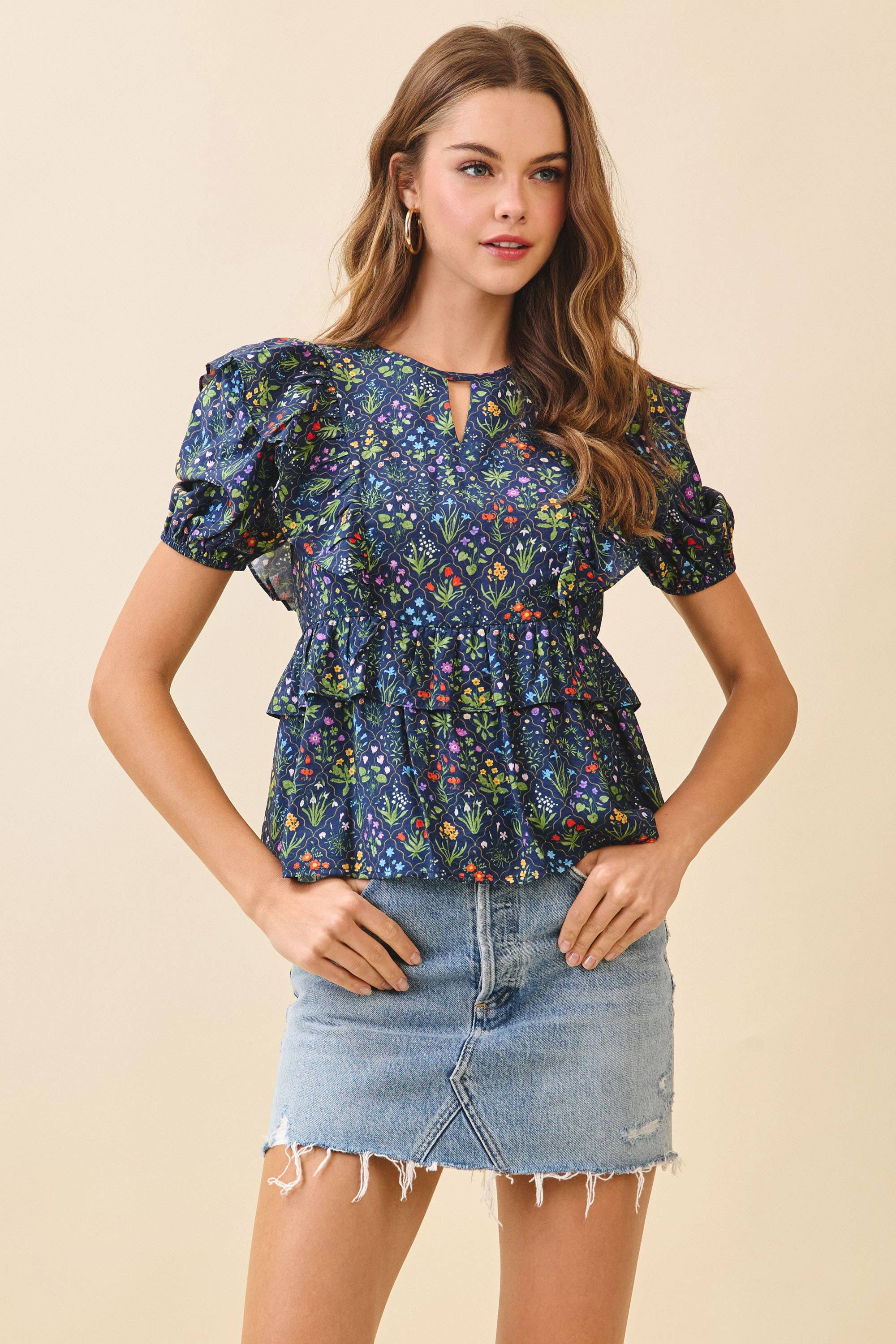 CT9658-Floral Print Front Keyhole Layered Peplum Hem Top