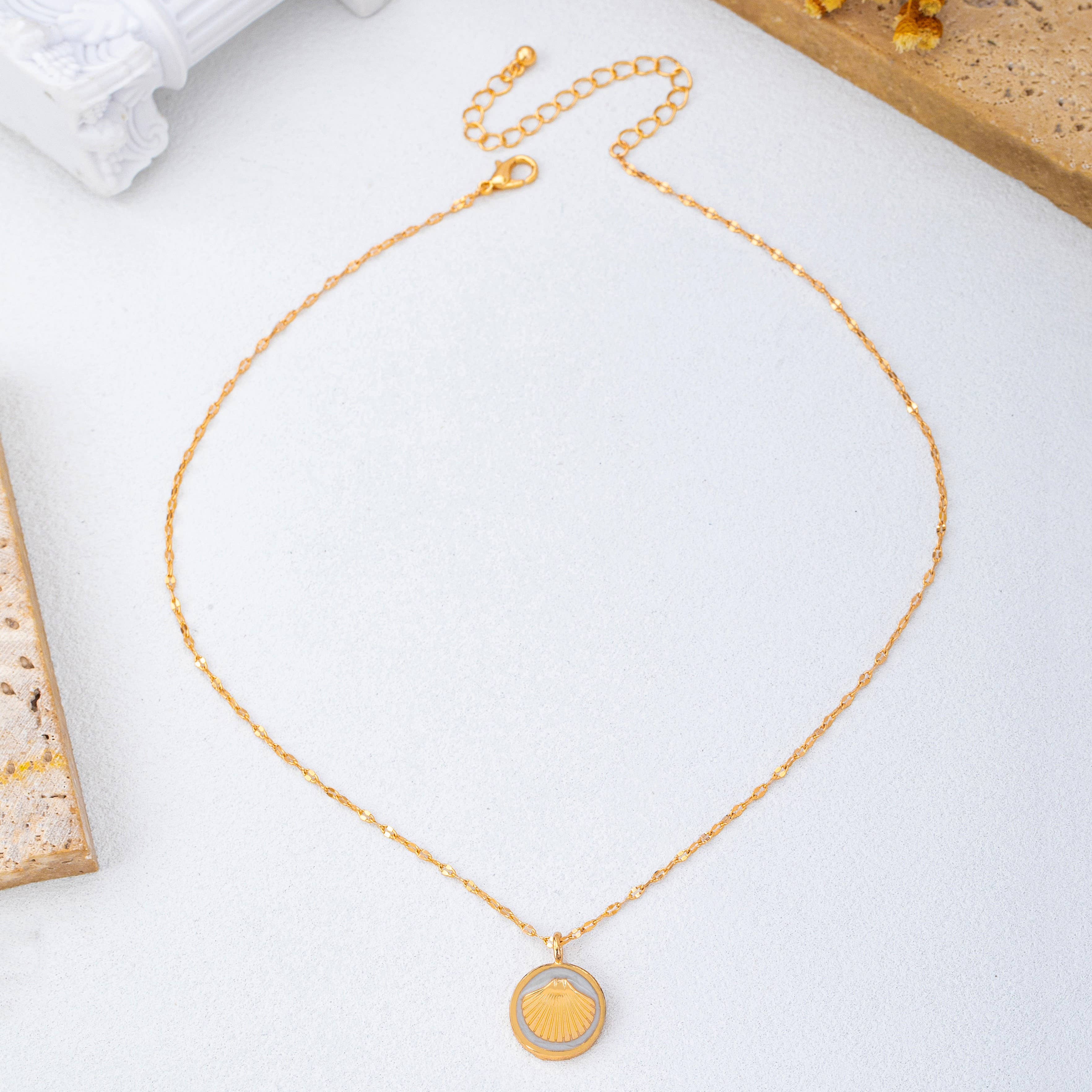 Gold Seashell MOP Medallion Necklace | 80N93074