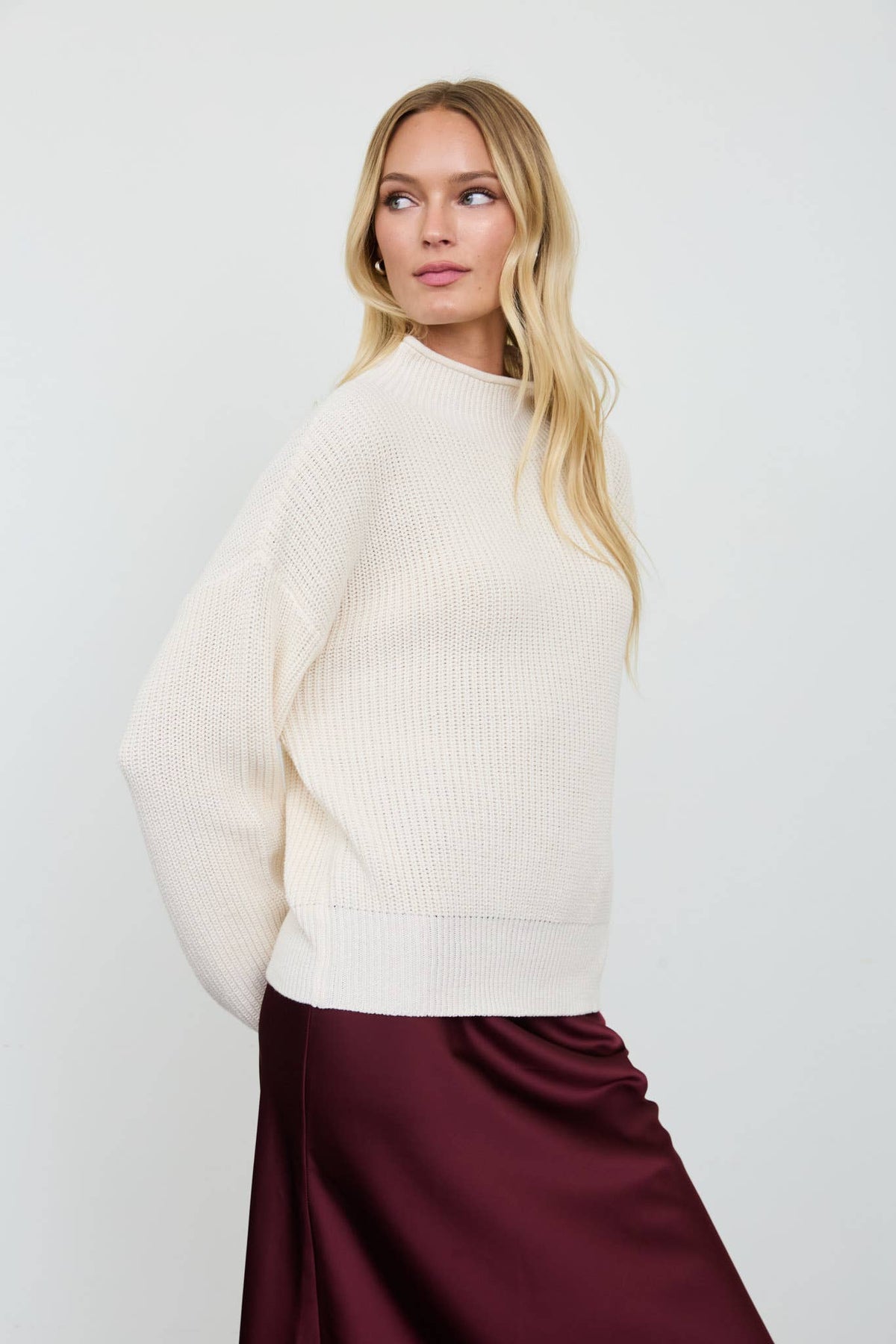 RIBBED ROLLED MOCK NECK CROPPED KNIT SWEATER