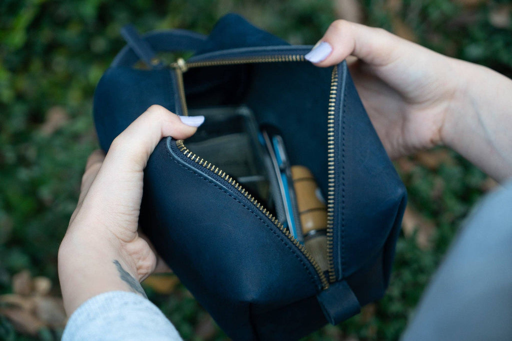 Personalized Leather Dopp Kit & Toiletry Bag, Customized Groomsmen Gift Toiletry Bag, Monogrammed Mens Toiletry Bag, Gift for Him