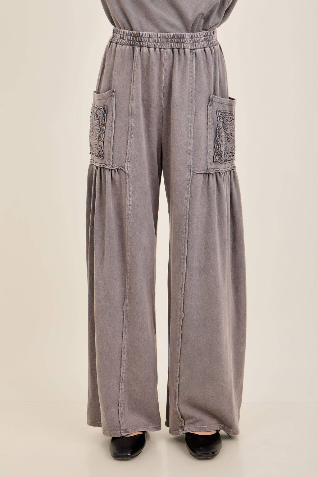 Mineral Washed Boho Trim Patched Pockets Pants HP7542