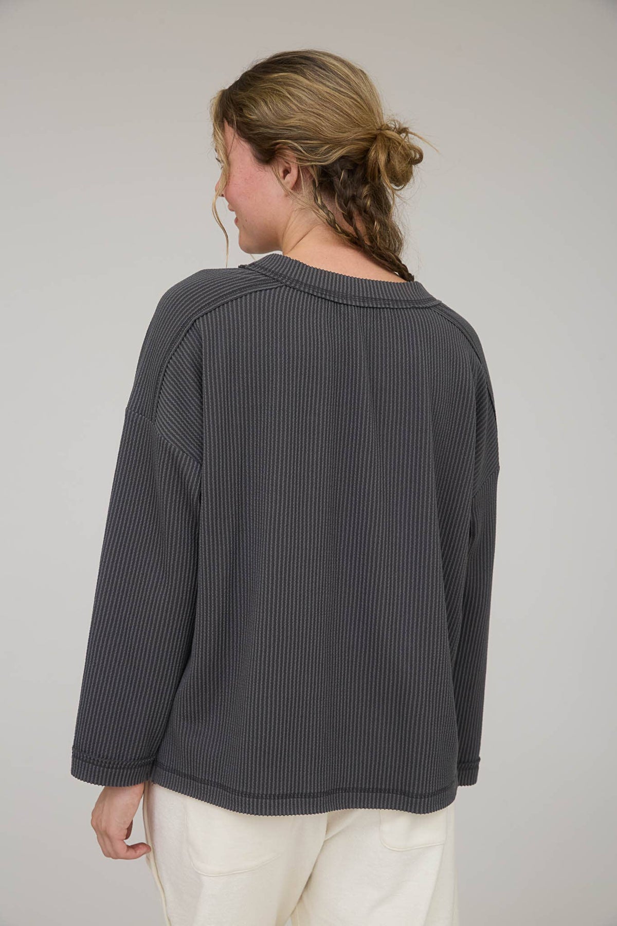 CREW NECK RIBBED LONG SLEEVE KNIT TOP