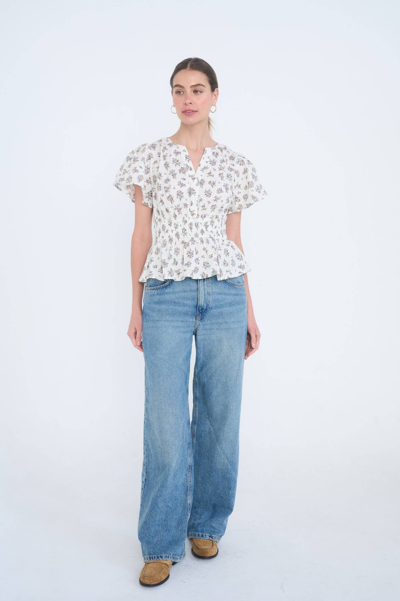 FLORAL CLIP DOT SPLIT NECK BELL SLEEVE TOP