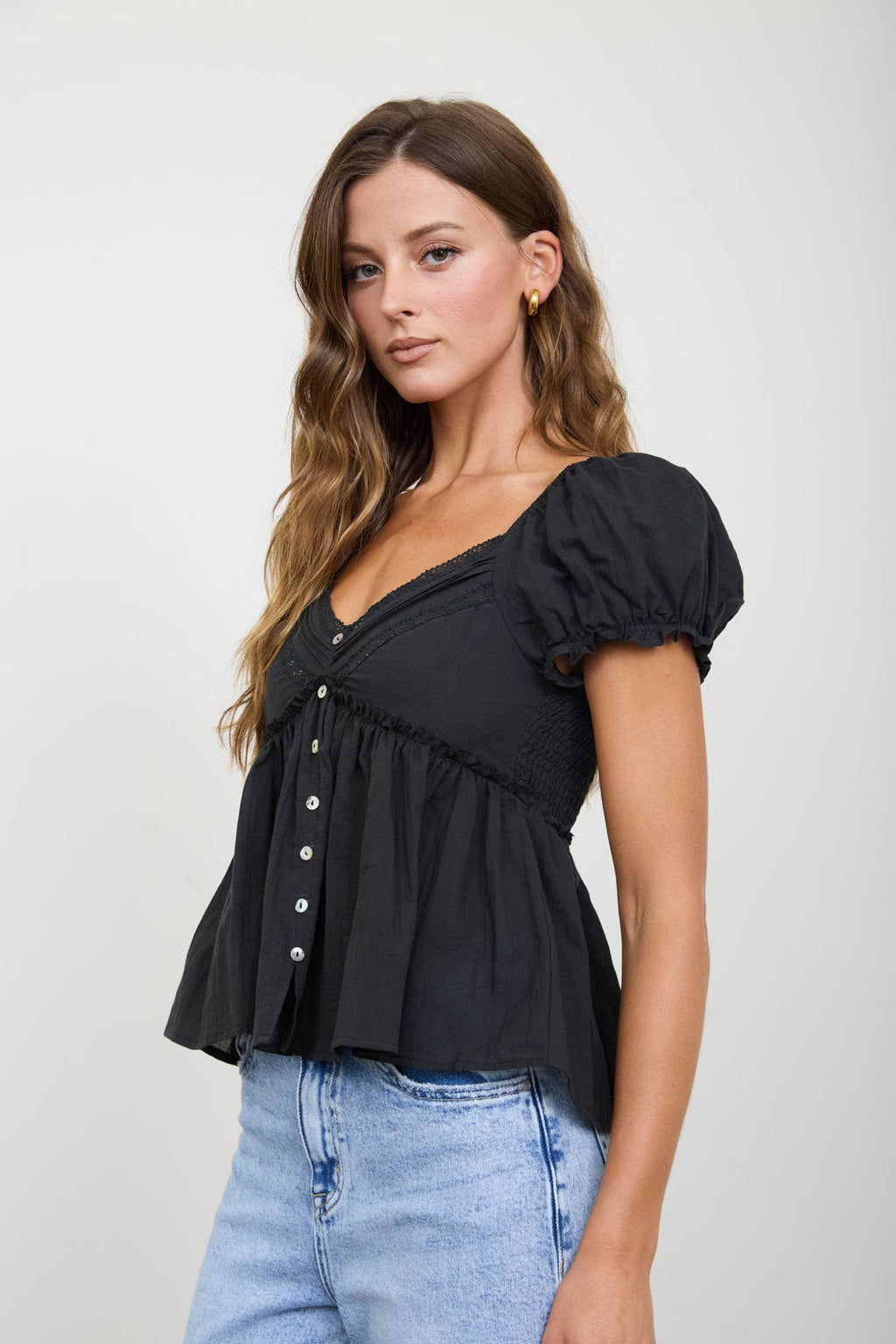 V NECK LADDER LACE PUFF SLEEVE BUTTON DOWN TOP