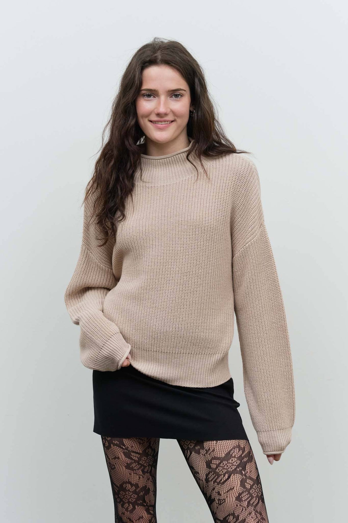 RIBBED ROLLED MOCK NECK CROPPED KNIT SWEATER