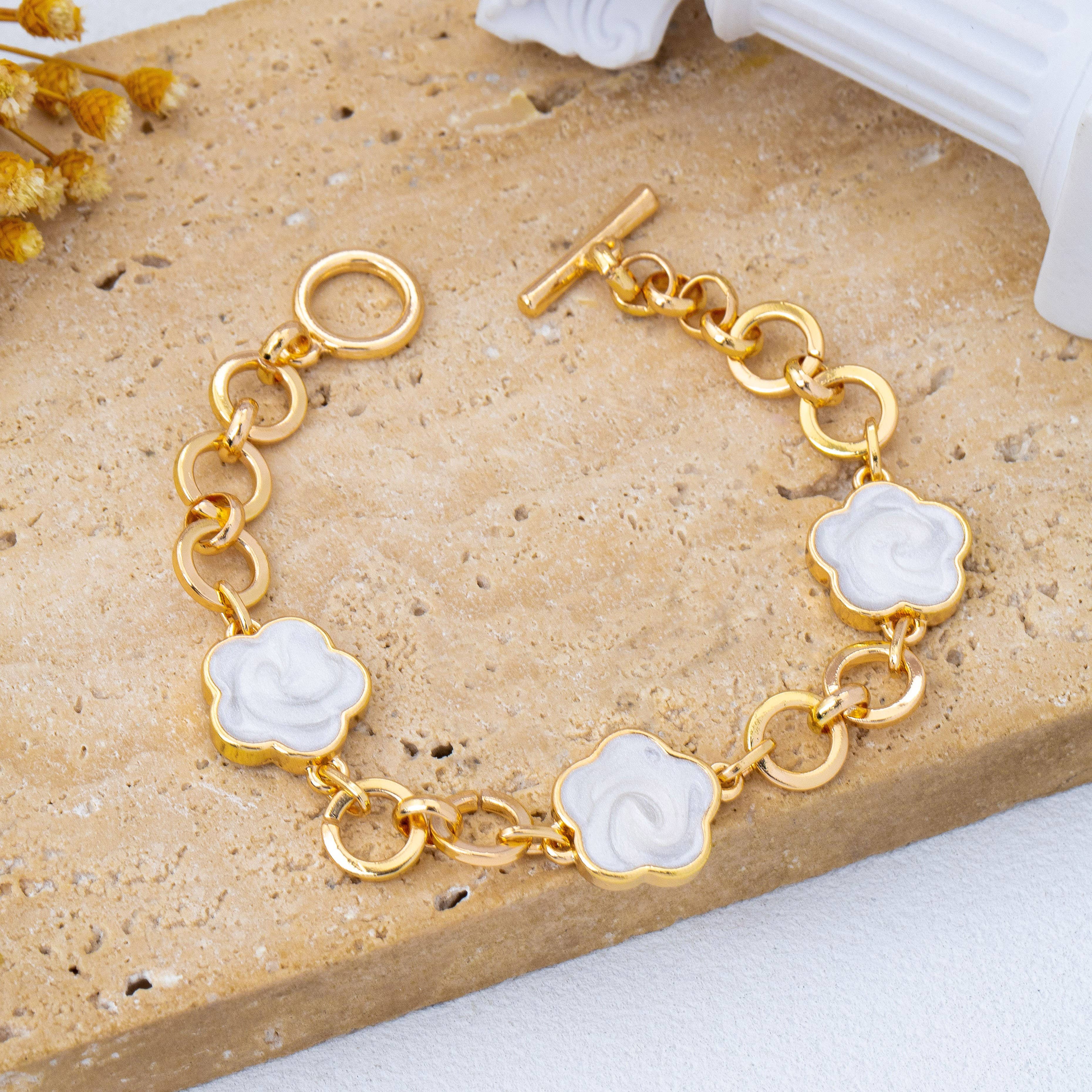Enamel Quatrofoil Link Toggle Bracelet | 80B1801
