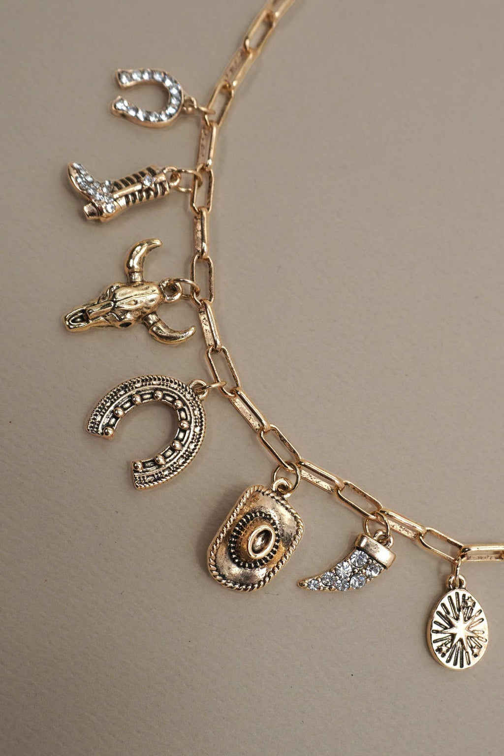 CHARM NECKLACE-WESTERN HAT HORSESHOE BOOT | 80N91404