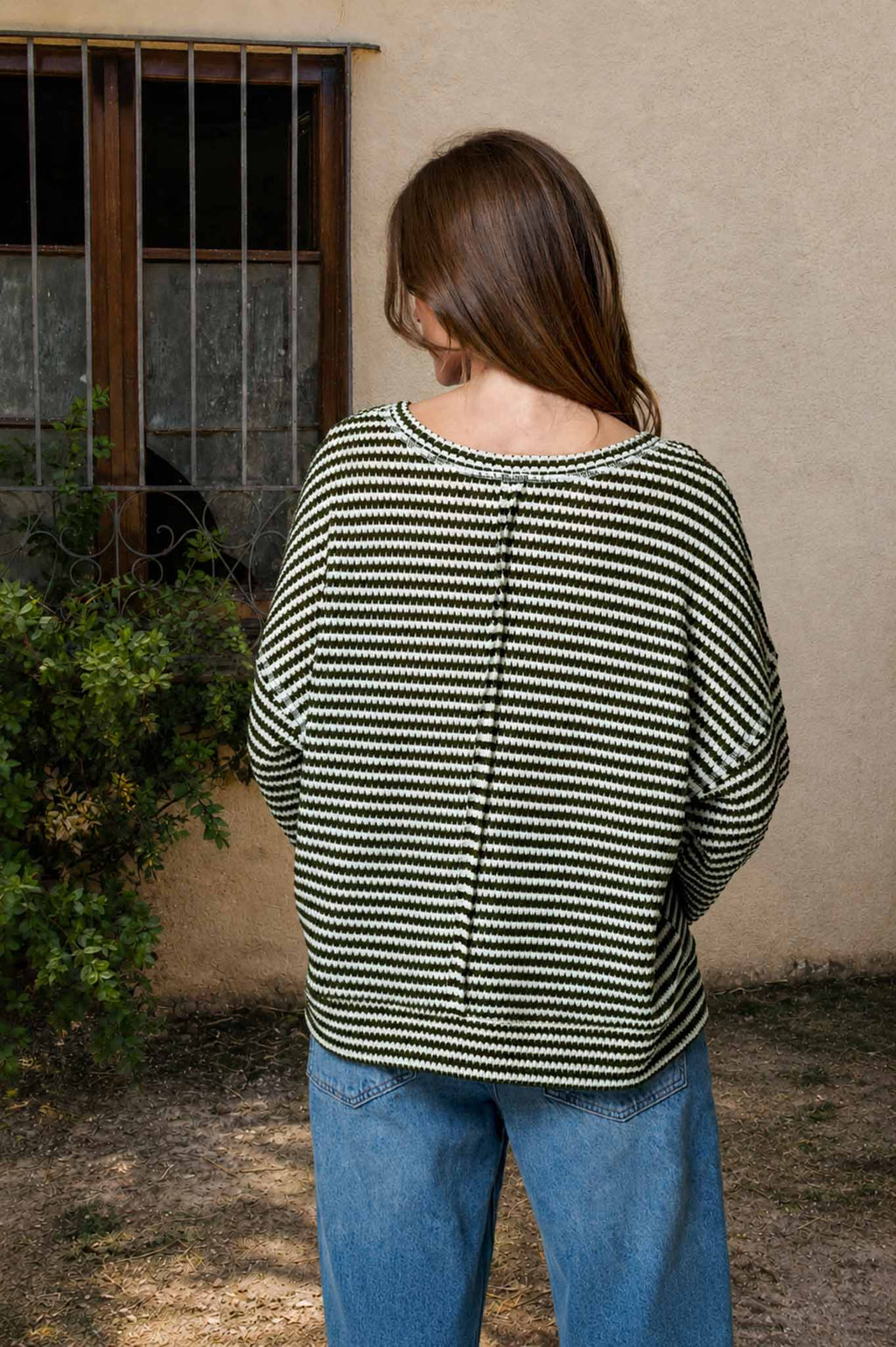 STRIPE SPLIT NECK LONG SLEEVE SEAM DETAIL KNIT TOP