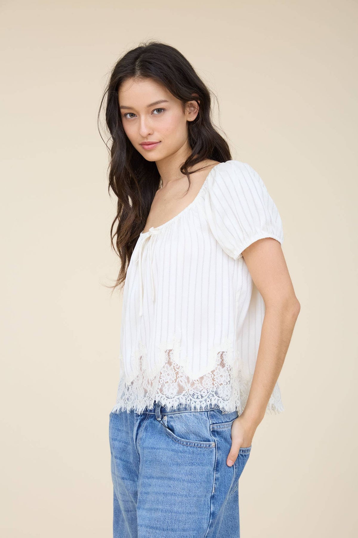 PINSTRIPE FRONT TIE LACE HEM SHORT PUFF SLEEVE TOP