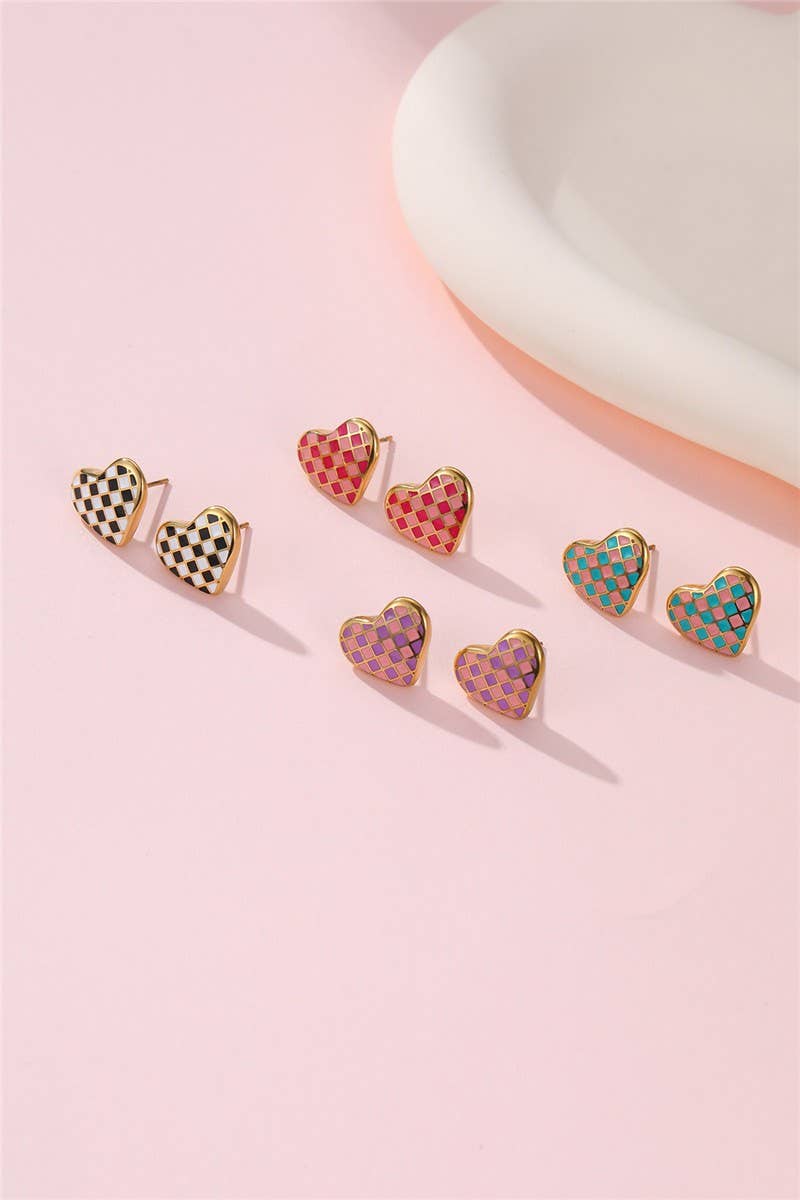 Checkered Enamel Heart Stud Earrings | 40E511