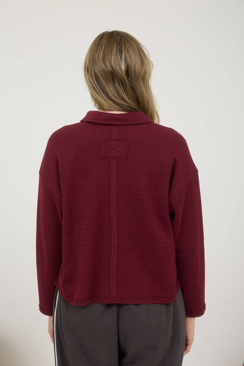EXPOSED SEAM LONG SLEEVE TEXTURED KNIT POLO