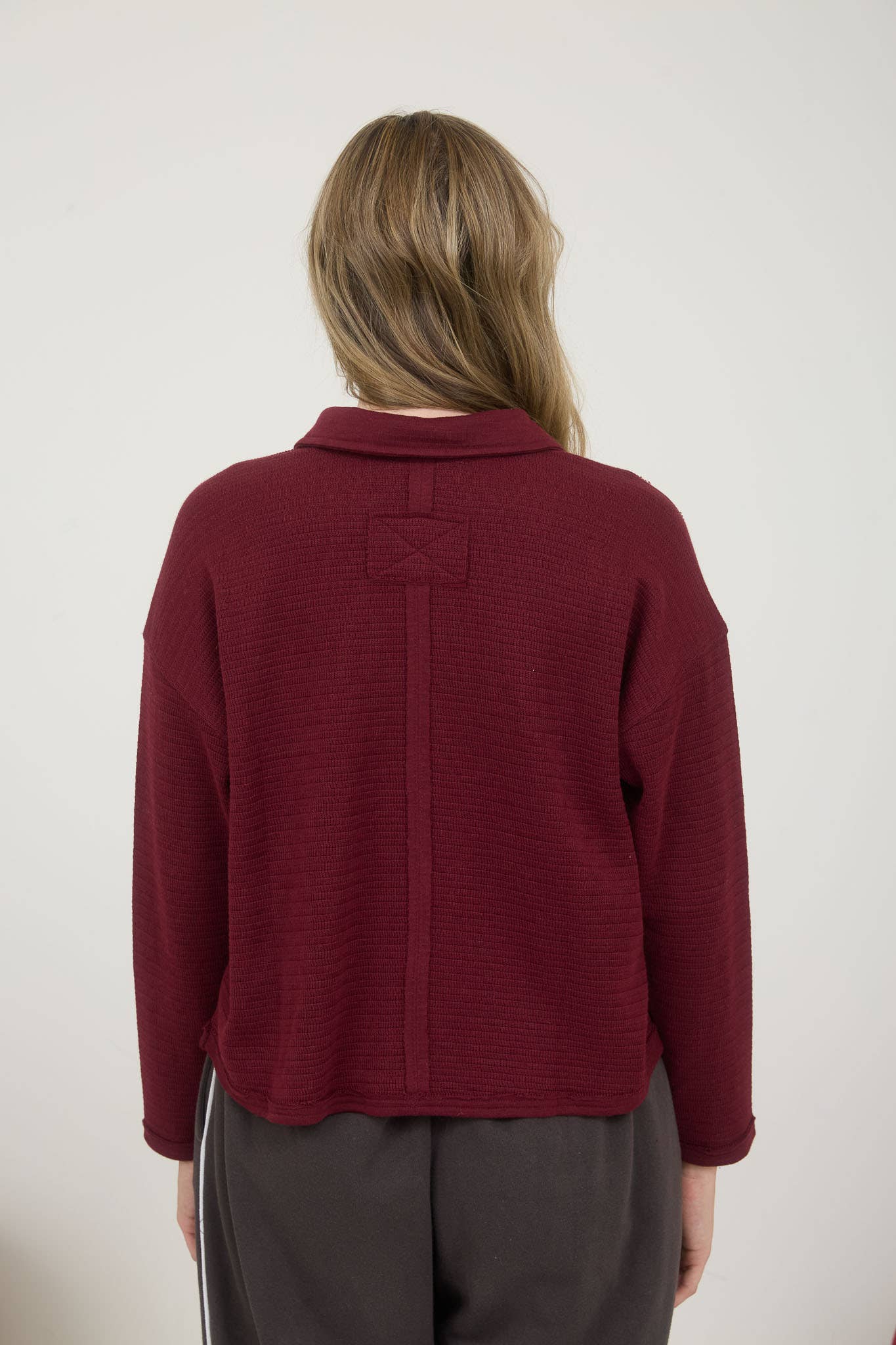 EXPOSED SEAM LONG SLEEVE TEXTURED KNIT POLO