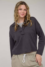 EXPOSED SEAM LONG SLEEVE TEXTURED KNIT POLO