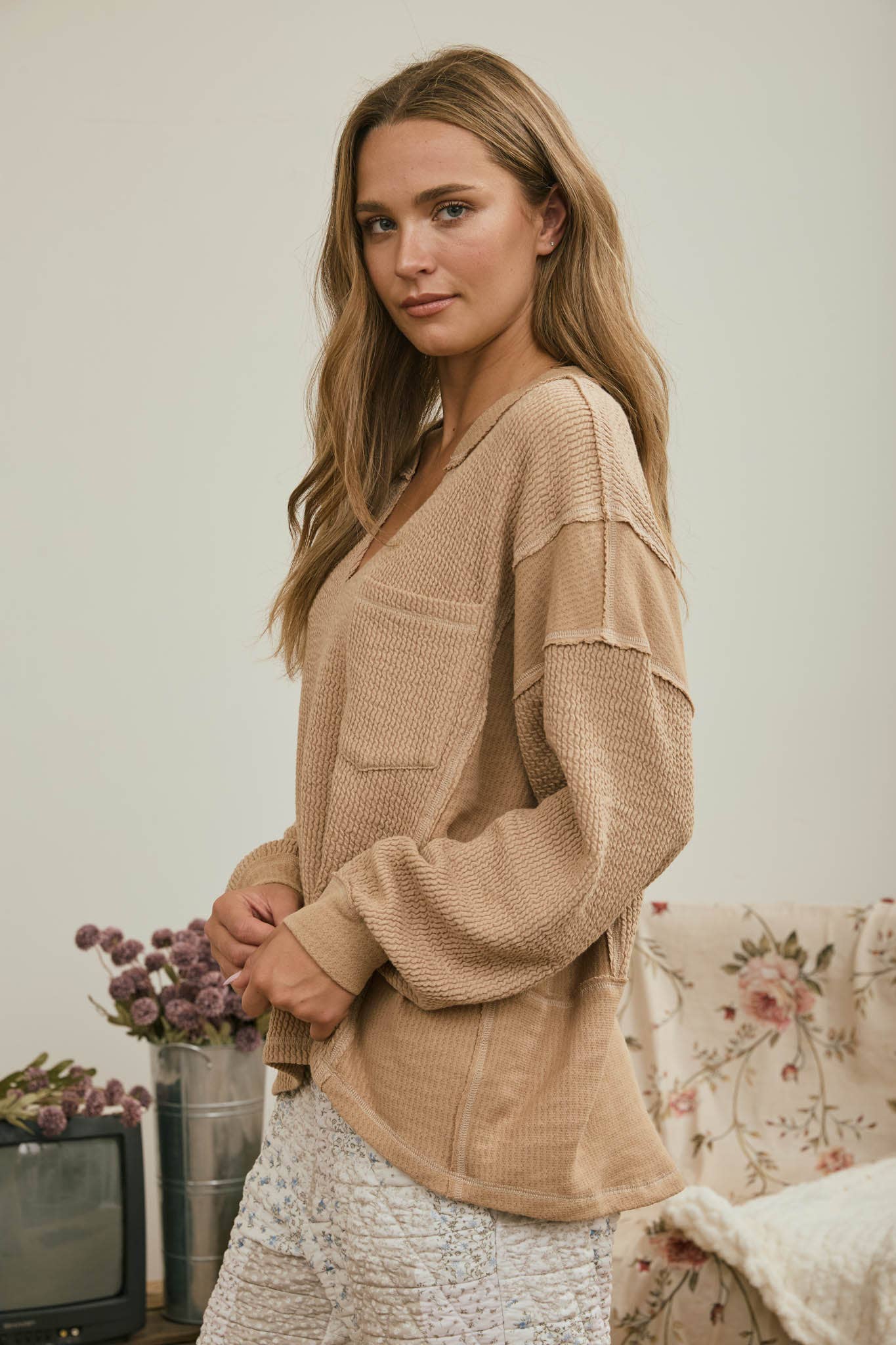 SPLIT NECK RAW EDGE LONG SLEEVE RIBBED KNIT TOP