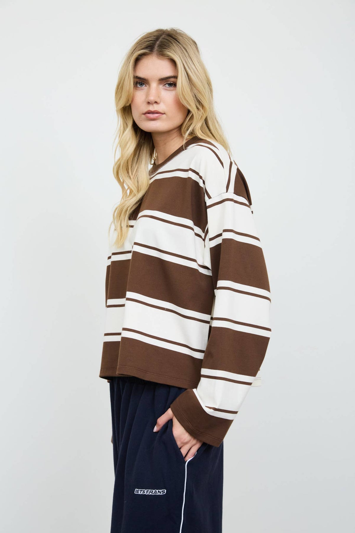 WIDE STRIPE CREW NECK LONG SLEEVE KNIT SWEATSHIRT
