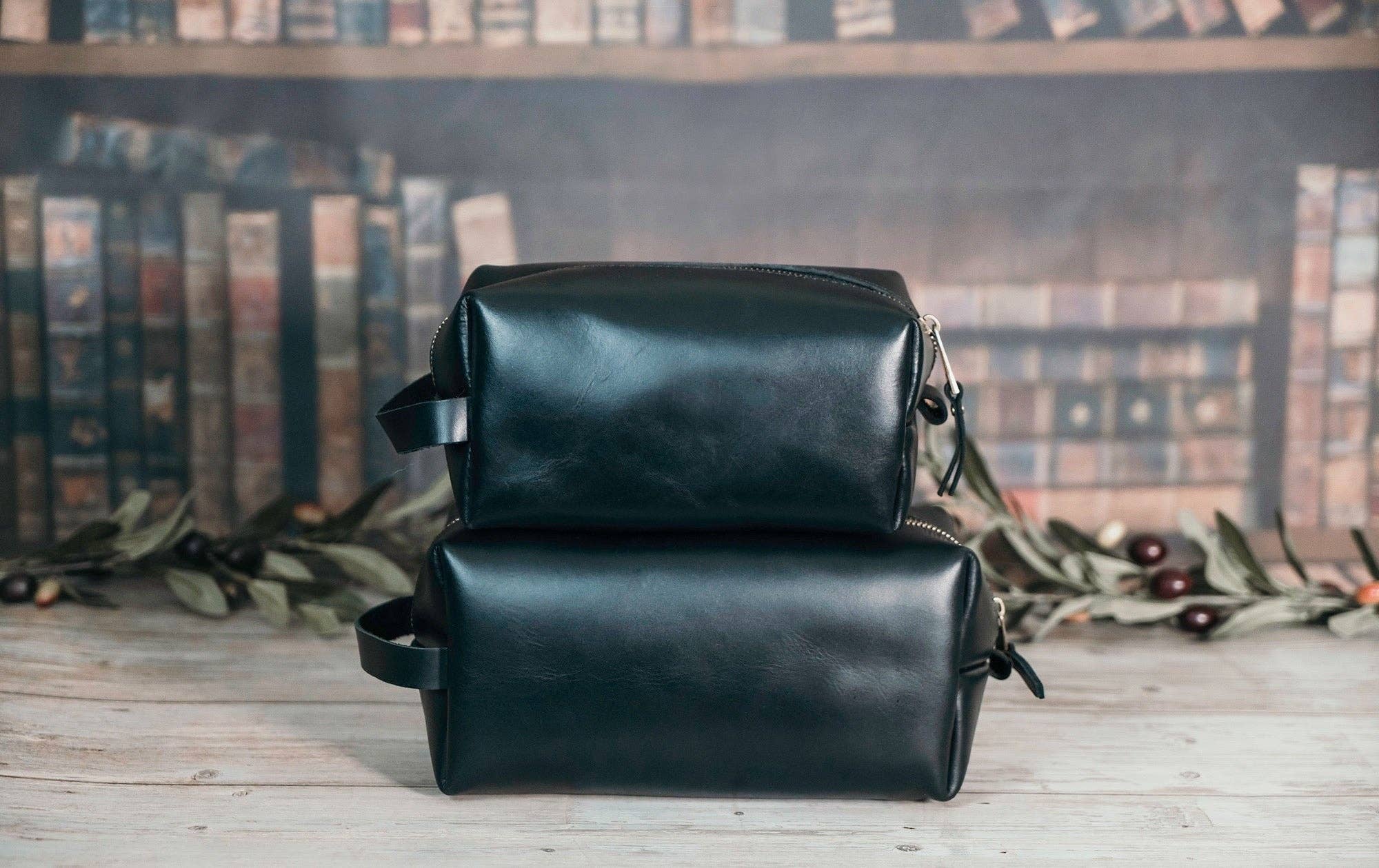 Personalized Leather Dopp Kit & Toiletry Bag, Customized Groomsmen Gift Toiletry Bag, Monogrammed Mens Toiletry Bag, Gift for Him