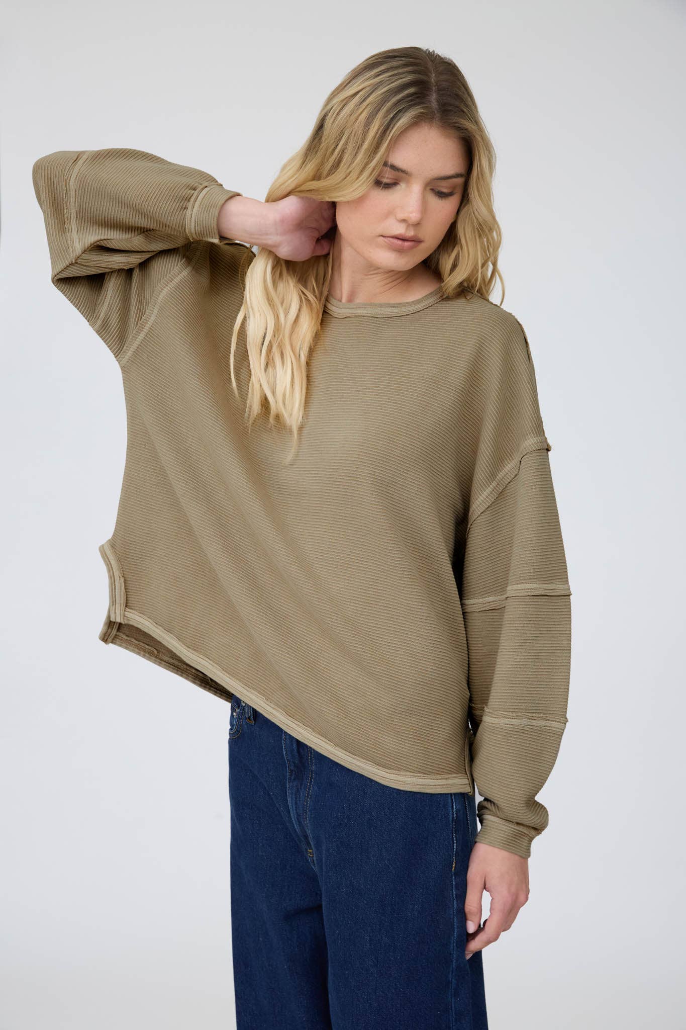 EXPOSED SEAM DETAIL LONG SLEEVE KNIT TOP