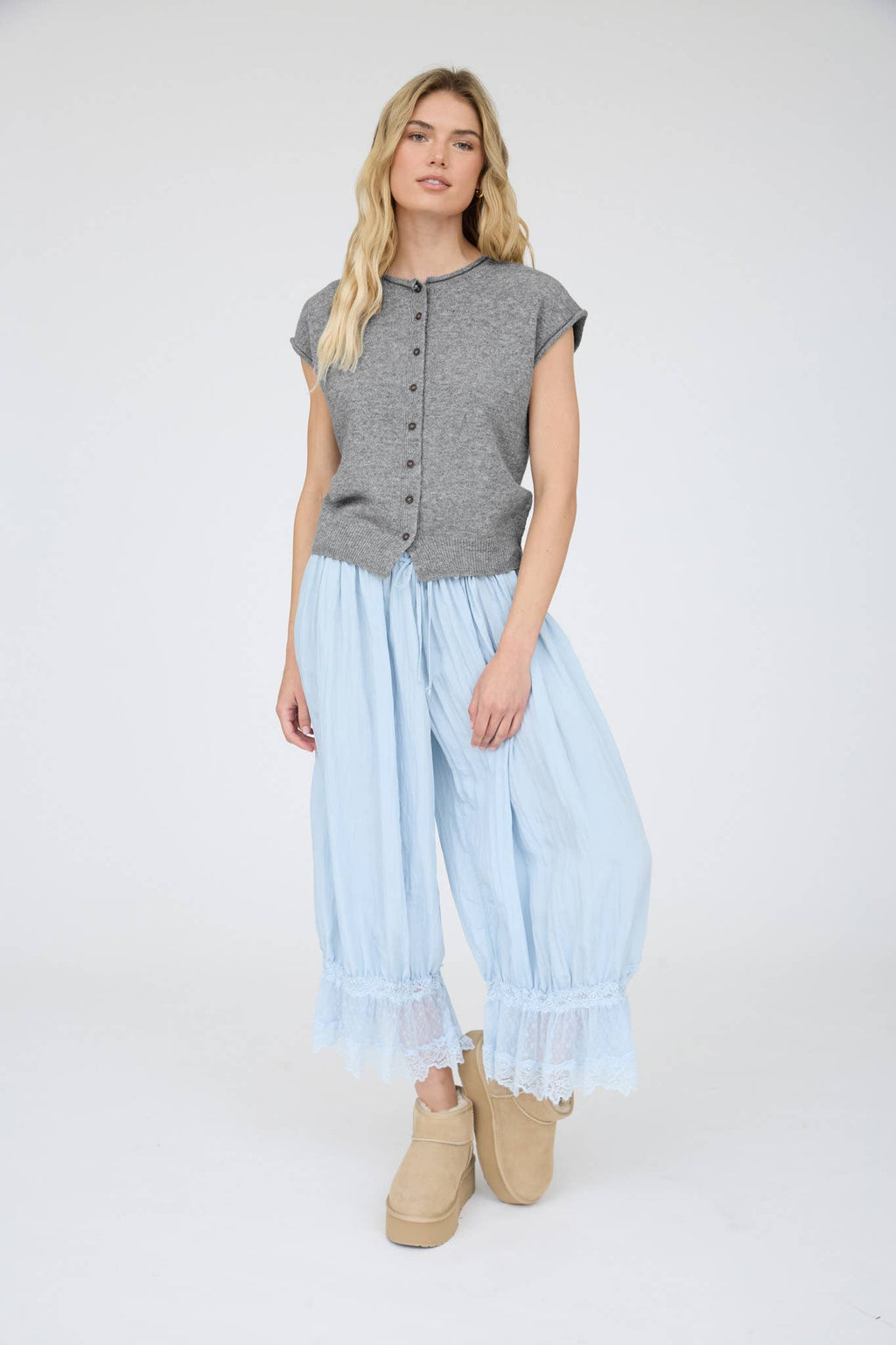 RAW EDGE SLEEVELESS LIGHTWEIGHT CARDIGAN