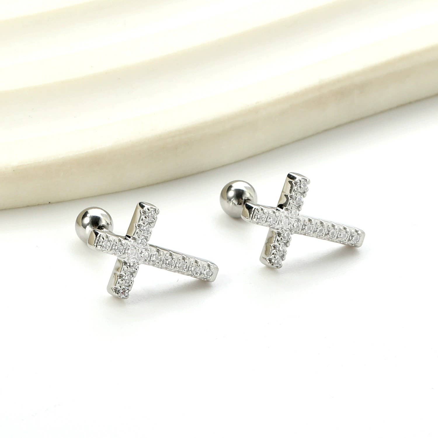 18K STAINLESS STEEL TARNISH FREE CROSS EARRINGS | 40E508