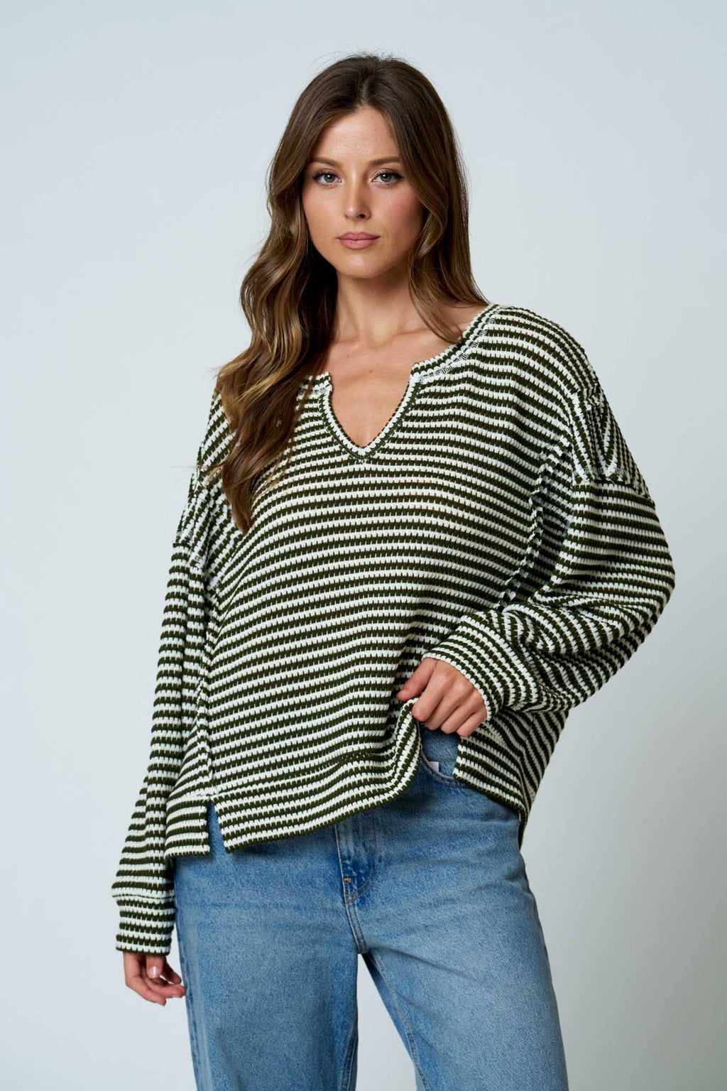 STRIPE SPLIT NECK LONG SLEEVE SEAM DETAIL KNIT TOP