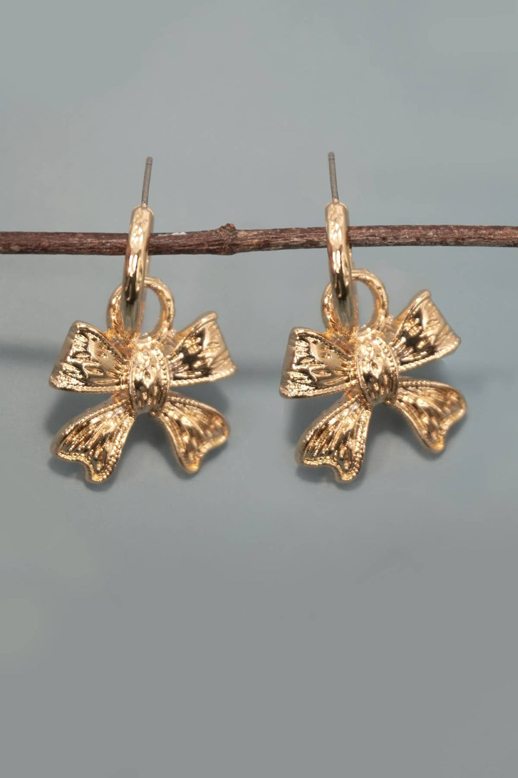 TEXTURED BOW DROP HUGGIE HOOP EARRINGS | 80E5847