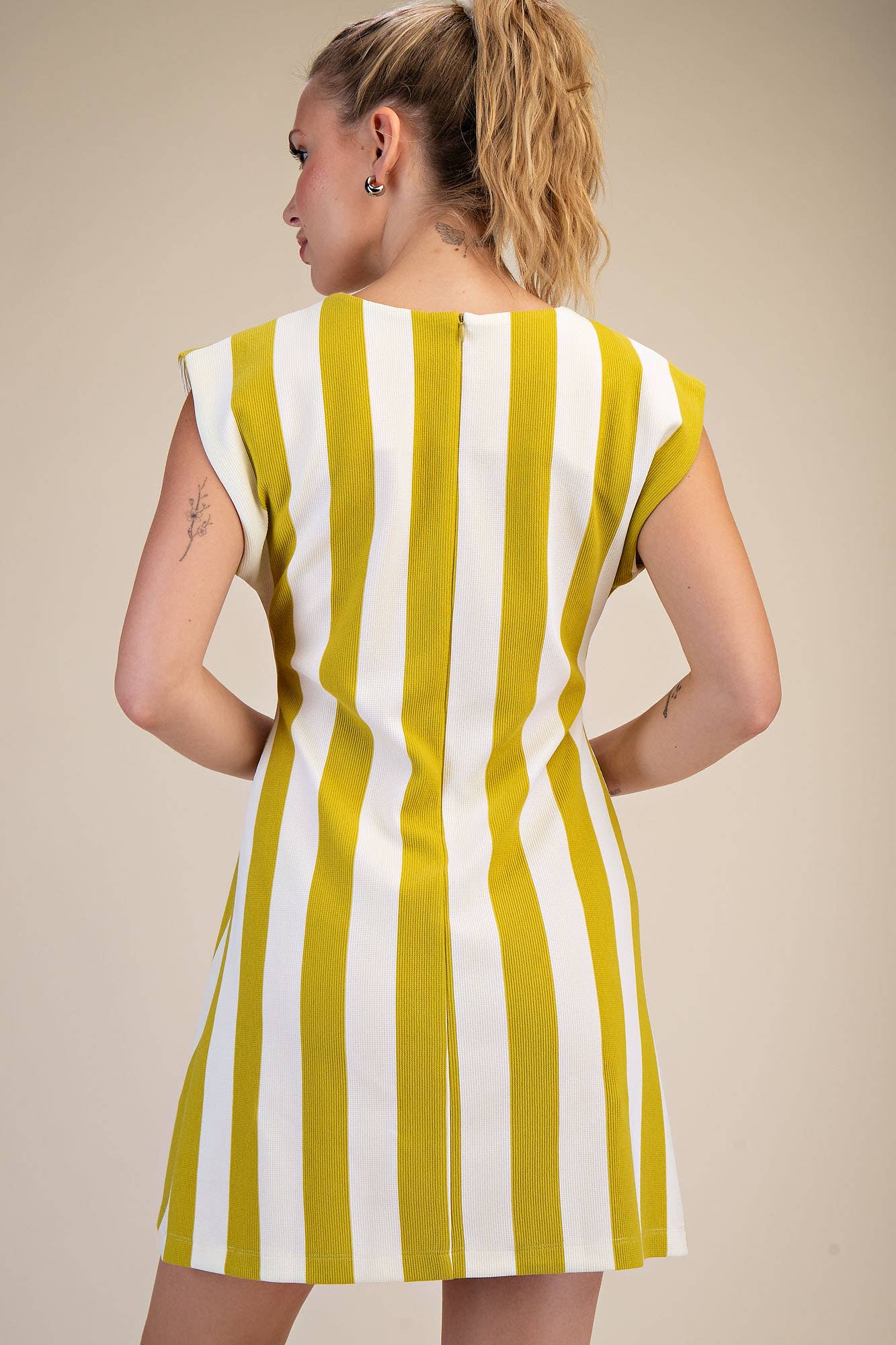 Round Neck Waist Pleated Mini Dress