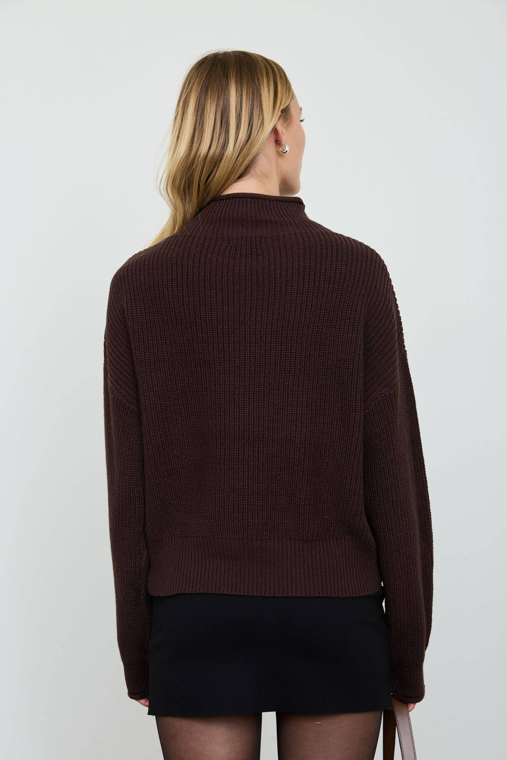 RIBBED ROLLED MOCK NECK CROPPED KNIT SWEATER
